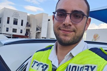 לוד: פעוטה ננעלה ברכב וחולצה בשלום על ידי מתנדב ידידים • “אושר וסיפוק בכל פעם מחדש”