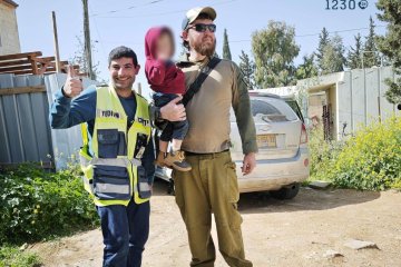 תקוע: פעוט ננעל ברכב לבדו ומתנדבי ידידים חילצו אותו בשלום ובמהירות