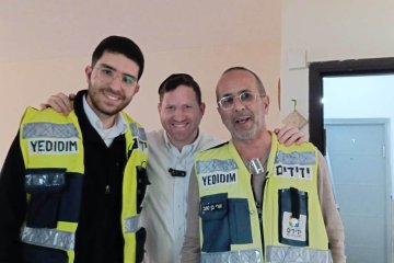 רמת גן: טבעת של קשישה נתקעה באצבעה – מתנדבי ידידים שחררו את הטבעת וחילצו את האצבע בשלום • “הטבעת הייתה על ידה קרוב לשבעים שנה”