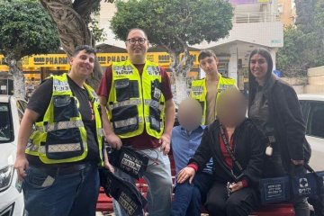 בת ים: מבוגר כבן 90 ננעל בשגגה ברכב, מתנדבי ידידים חילצו אותו בשלום • בידידים קוראים לאזרחים לאמץ ״כלל מפתח״