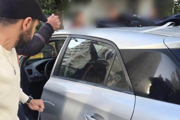 פתח תקווה: פעוט ננעל ברכב בשגגה וחולץ בשלום על ידי מתנדבי ידידים • “סיפוק עצום בפעם הראשונה”