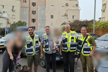 אילת: תינוק ננעל בשגגה ברכב, מתנדבי ידידים חילצו אותו בשלום • ״האמא הודתה והתרגשה מאוד״
