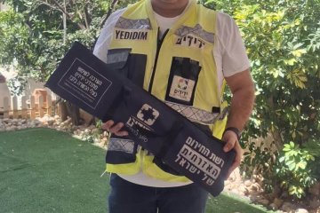 חדרה: ילד ננעל ברכב לעיני אביו וחולץ בשיתוף פעולה עם כב”ה