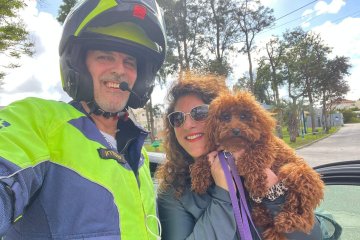 תל מונד: כלבה ננעלה ברכב וחולצה בשלום על ידי מתנדב ידידים • “שמחתי לנצל את חופשת הפסח למעשים טובים” • צפו 🎥