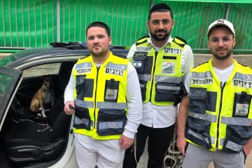 קרית גת: כלב ננעל בשגגה ברכב, מתנדבי ידידים חילצו אותו בשלום • ״החיוך של מבקש הסיוע שווה הכל״