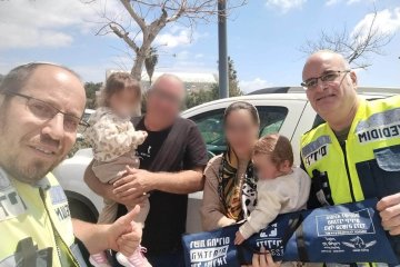 בנימינה: תינוק ננעל בשגגה ברכב, מתנדבי ידידים חילצו אותו בשלום.