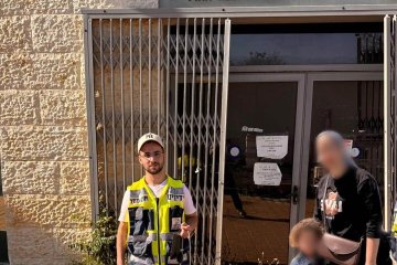 קרית גת: תינוק ננעל ברכב וחולץ בשלום ע”י מתנדב ידידים • “הייתי עם ערכת הפתיחה בידי לאחר שחזרתי מאירוע פתיחת רכב”