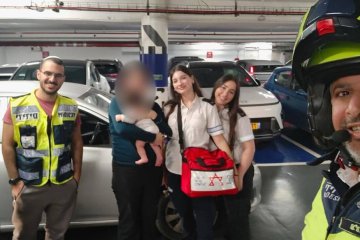 קריית אונו: תינוקת ננעלה בשגגה ברכב, מתנדבי ידידים חילצו אותה בשלום • ״תחושה מספקת להיות שם ולעזור ברגעים כאלה״