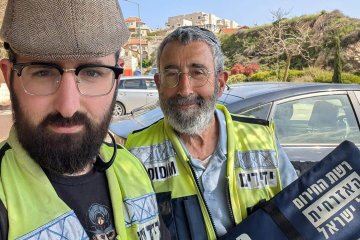 נווה דניאל: האם יצאה מהרכב ללא המפתח והרכב ננעל בשגגה כשבתה התינוקת בפנים לבדה • מתנדבי ידידים הוזעקו וחילצו אותה בשלום ובמהירות