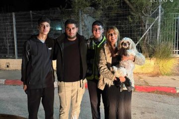 מבשרת ציון: כלב ננעל ברכב בשגגה לעיני בעליו • מתנדבי ידידים הוזעקו וחילצו אותם בשלום ובמהירות