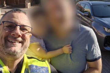 אילת: ילדה ננעלה בשגגה ברכב, מתנדב ידידים חילץ אותה בשלום • ״סיפוק גדול לפתוח ככה את הבוקר״