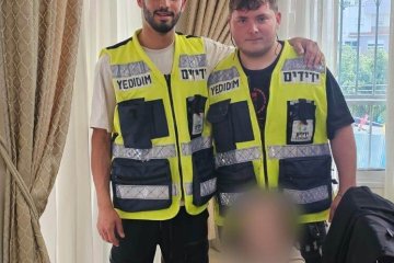 אשדוד: רגלו של ילד נתקעה באופניו – מתנדבי ידידים חילצו אותו בשלום • ״כיף לראות את החיוך של הילד״