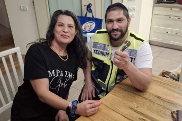 שדי חמד: טבעת של אישה נתקעה באצבעה – מתנדב ידידים שחרר את הטבעת וחילץ את האצבע בשלום • “הם ניסו מהבוקר לשחרר את הטבעת בכל מיני דרכים”