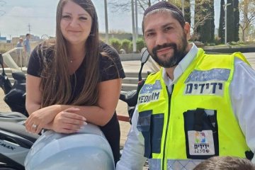 פתח תקווה: טבעת נתקעה על אצבעה של אישה וחולצה על ידי מתנדב ידידים • “בתוך 24 שעות מחילוץ הטבעת הראשון שביצעתי”