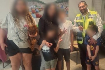 טבעת נתקעה על אצבע של ילד – מתנדב ידידים חילץ את האצבע בשלום