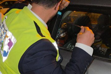 אשקלון: כלב ננעל בשגגה ברכב, מתנדב ידידים חילץ אותו בשלום • ״זכיתי להציל חיים״