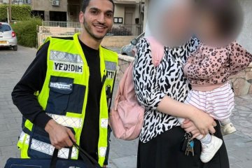 בת ים: פעוטה ננעלה בשגגה ברכב – מתנדבי ידידים חילצו אותה בשלום