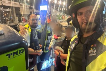 נתניה: תינוק ננעל בשגגה ברכב, מתנדבי ידידים חילצו אותו בשלום • בידידים קוראים להורים לאמץ “כלל מפתח”