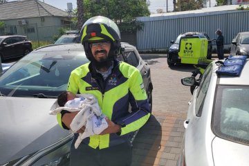 גדרה: תינוק ננעל בשגגה ברכב, מתנדבי ידידים חילצו אותו בשלום • “ההתרגשות הייתה רבה, בפרט לאור העובדה שרק אתמול נערכה לתינוק ברית מילה”