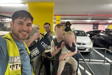 פתח תקווה: פעוט ננעל ברכב וחולץ בשלום על ידי מתנדבי ידידים • “לקח זמן לאתר את הרכב שהיה בחניון”