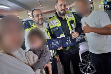 אזור: פעוטה ננעלה בשגגה ברכב, מתנדבי ידידים חילצו אותה בשלום • בידידים קוראים להורים לאמץ ״כלל מפתח״