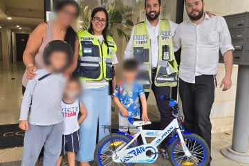 חריש: רגלו של ילד נלכדה בדוושת אופניים, מתנדבי ידידים חילצו אותה בבטחה • “פעלנו ליצירת סביבה בטוחה והבאנו לשחרור הרגל בשלום”