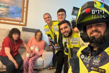 ארמון הנציב: טבעת נלכדה באצבעה של גברת וחולצה בשלום על־ידי מתנדבי ידידים • “סבלה זמן רב לאחר שלא הצליחה לשחרר את הטבעת”