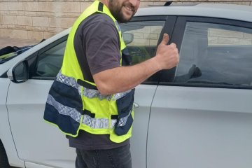 דימונה: פעוטה ננעל בשגגה ברכב, מתנדב ידידים חילץ אותה בשלום • ״האמא הודתה לבורא עולם שארגון ידידים קיים״