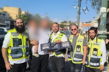 אופקים: פעוט ננעל בשגגה ברכב, מתנדבי ידידים חילצו אותו בשלום • ״אין תחושה יותר טובה משותפות בהצלת חיים״