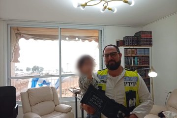 נתניה: פעוט ננעל לבדו בחדר שינה וחולץ בשלום על ידי מתנדב ידידים