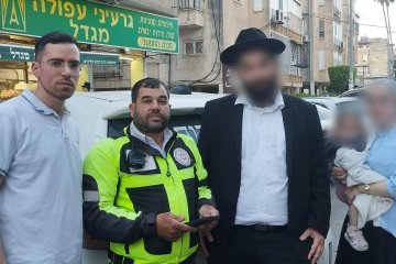 בני ברק: פעוטה ננעלה ברכב בשגגה וחולצה על ידי מתנדבי ידידים • צפו🎥