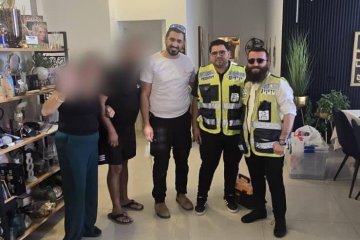 דימונה: טבעת נתקעה באצבעה של גברת – מתנדבי ידידים חילצו אותה בשלום • ״שמח מאוד שהצלחנו לסייע״ • צפו 🎥