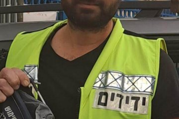מעלה אדומים: כלב ננעל ברכב וחולץ בשלום על־ידי מתנדבי ידידים
