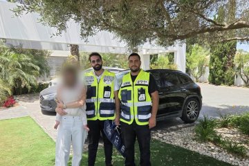 אמונים: תינוקת ננעלה בשגגה ברכב, מתנדבי ידידים חילצו אותה בשלום • ״האמא לא הפסיקה להודות על ההגעה המהירה״