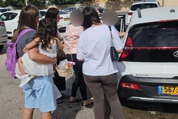 יבנה: פעוט ננעל בשגגה ברכב, מתנדב ידידים חילץ אותו בשלום • ״תחושת סיפוק אדירה״