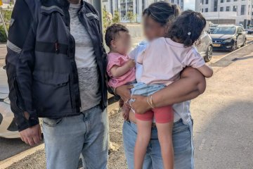 ראשון לציון: שתי אחיות ננעלו בשגגה ברכב, מתנדב ידידים חילץ אותן בשלום • ״לראות את ההקלה של האמא היה שווה הכל״