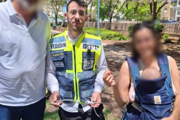 אשדוד: טבעת נתקעה באצבעה של אשה, מתנדב ידידים חילץ אותה מן האצבע בשלום • “התושבים מחאו כפיים ואמרו שאין על ארגון ידידים”
