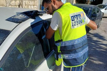 כרמי צור: בכניסה למעון ננעל תינוק לבדו ברכב וחולץ בשלום על־ידי מתנדב ידידים