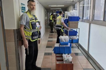 מרוץ נגד הזמן: מתנדבי ידידים ממרחב גליל העבירו את מחלקות בית החולים ״זיו״ בצפת למרחבים מוגנים