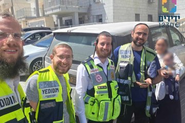 בית שמש: תינוקת ננעלה לבדה ברכב וחולצה בשלום על־ידי מתנדבי ידידים • “הרכב עמד תחת השמש החמה”