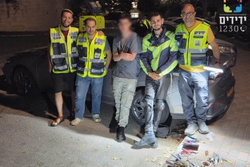 אפרת: טבעת עבה שנלכדה באצבעה של נער, חולצה בשלום על־ידי מתנדבי ידידים