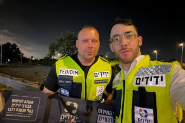 אשדוד: פעוטה ננעלה ברכב וחולצה בשלום על ידי מתנדבי ידידים • “בני המשפחה הודו גם על הרגעתם עד לקבלת בתם לידיהם כשהיא בריאה ושלימה”