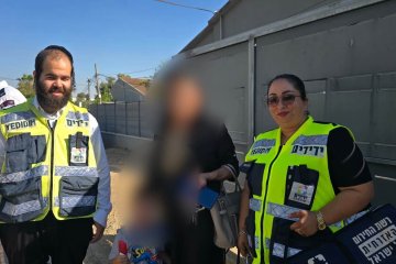 קרית גת: ילד ננעל בשגגה ברכב וחולץ בשלום ע”י מתנדבי ידידים • ״הסבתא שיבחה אותנו על העבודה המהירה״