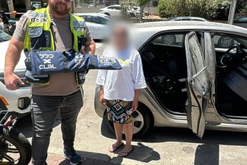 פתח תקווה: תינוק ננעל בשגגה ברכב וחולץ על ידי מתנדבי ידידים • “הצלת נפש בישראל זאת זכות אדירה” • צפו 🎥