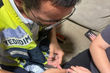 פתח תקווה: טבעות של אישה נתקעו באצבעה – מתנדבי ידידים שחררו את הטבעות וחילצו את האצבע בשלום