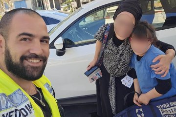 חיפה: ילדה עם צרכים מיוחדים ננעלה בשגגה ברכב, וחולצה בשלום ע״י מתנדבי ידידים • ״המטפלת הודתה לנו מאוד״ • צפו 🎥