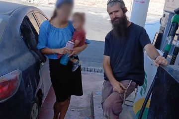 מצפה יריחו: תינוק ננעל לבדו ברכב וחולץ בשלום על־ידי מתנדב ידידים • “התינוק נטף זיעה באזור המדברי והלוהט”