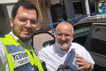 בית־שמש: כלב ננעל בשגגה ברכב וחולץ בשלום על ידי מתנדב ידידים • צפו🎥