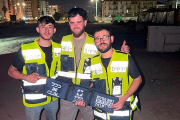 קרית ים: כלב ננעל בשגגה ברכב וחולץ בשלום ע”י מתנדבי ידידים