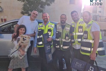 בית־שמש: כלב ננעל בשגגה ברכב וחולץ בשלום על ידי מתנדב ידידים